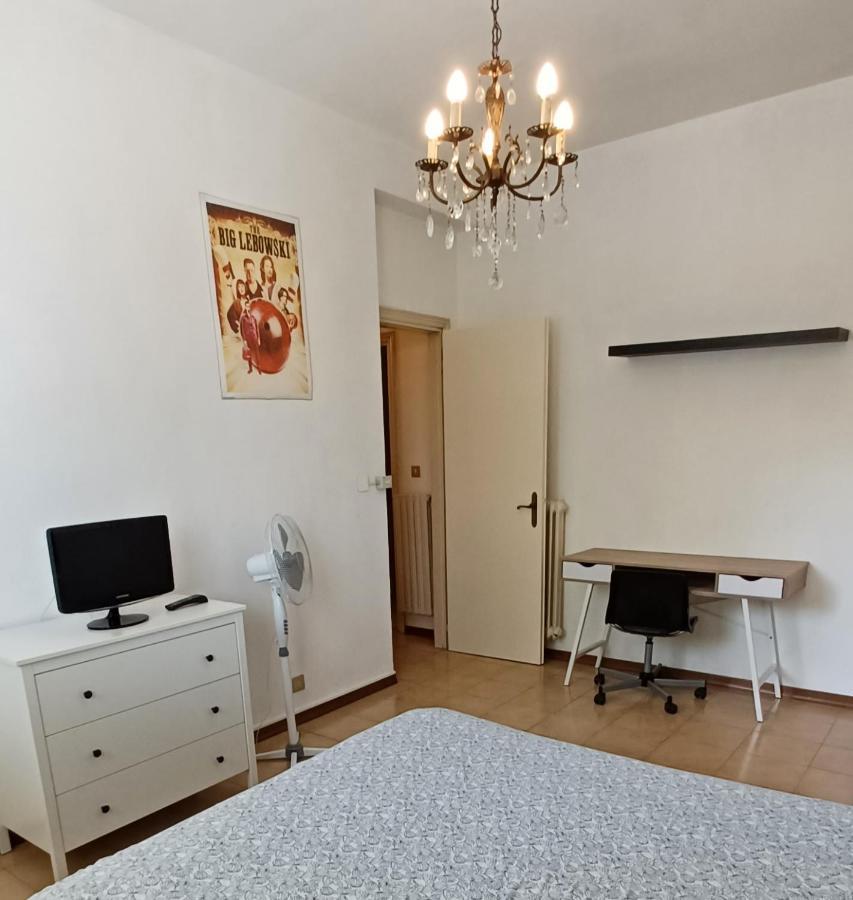 Luminosissimo Appartamento Viareggio Centro Luaran gambar